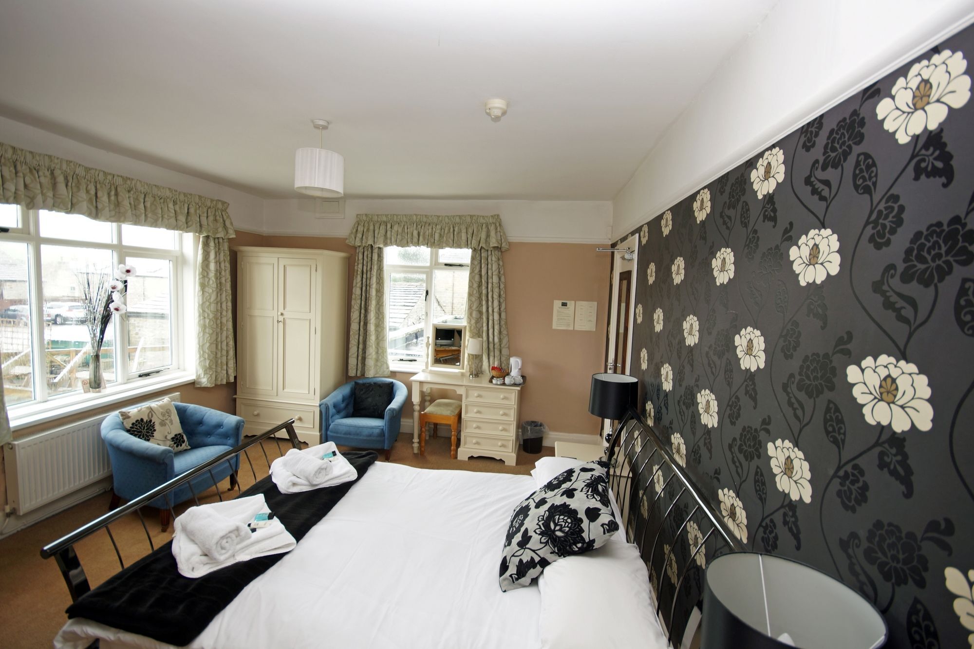 Devonshire Arms Hotel Cracoe Exterior photo